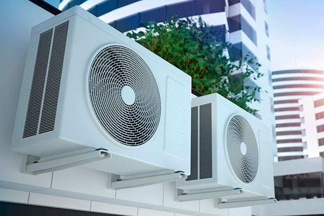 Combinación ahorrativa de aire acondicionado con tecnología Inverter y otros sistemas de humidificación, nebulización y enfriamiento adiabático